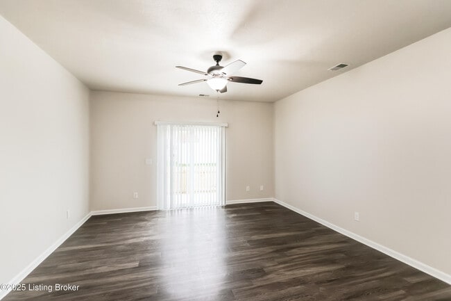 Building Photo - 6041 Edgemont Way