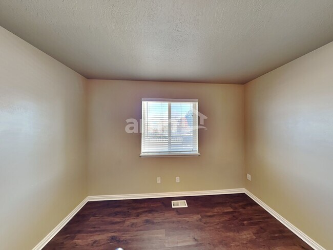 Building Photo - 3703 Lake Vista Dr