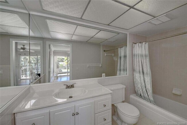 Building Photo - 68 Yacht Club Dr