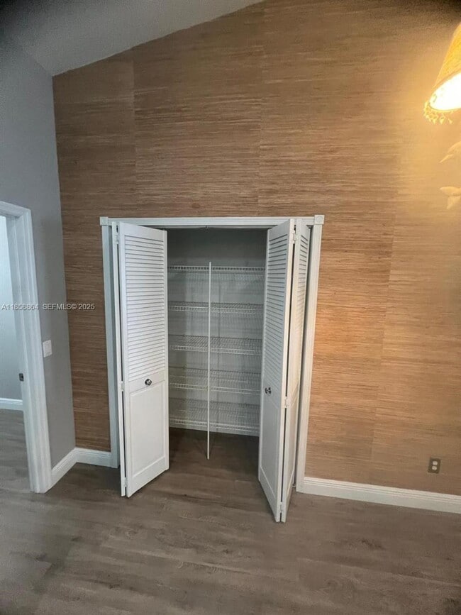 Building Photo - 1305 SW 22nd Pl