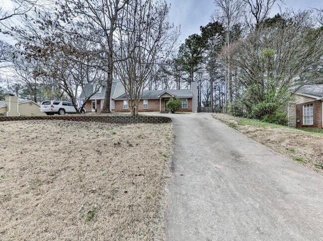 Building Photo - 4925 Farmstead Ct NE