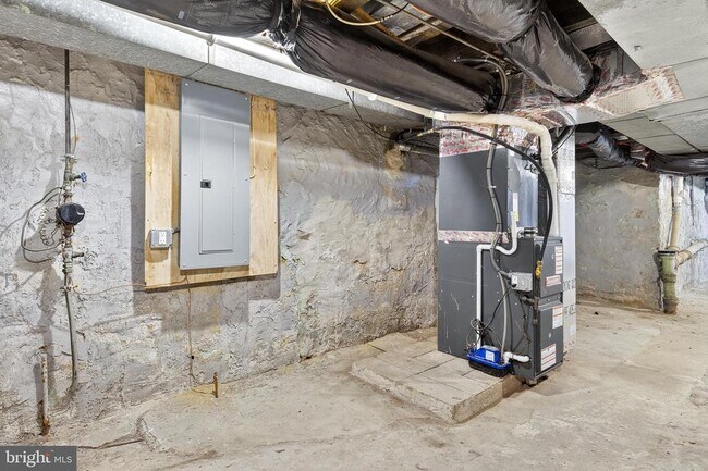 Building Photo - 624 St Joseph St