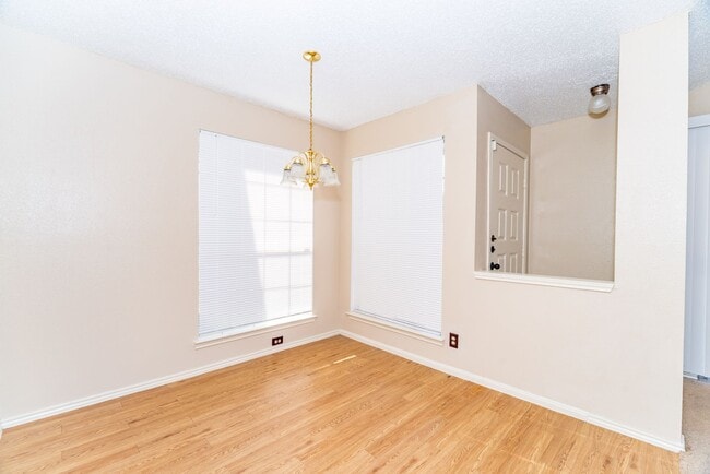Building Photo - 2-BEDROOM DUPLEX
