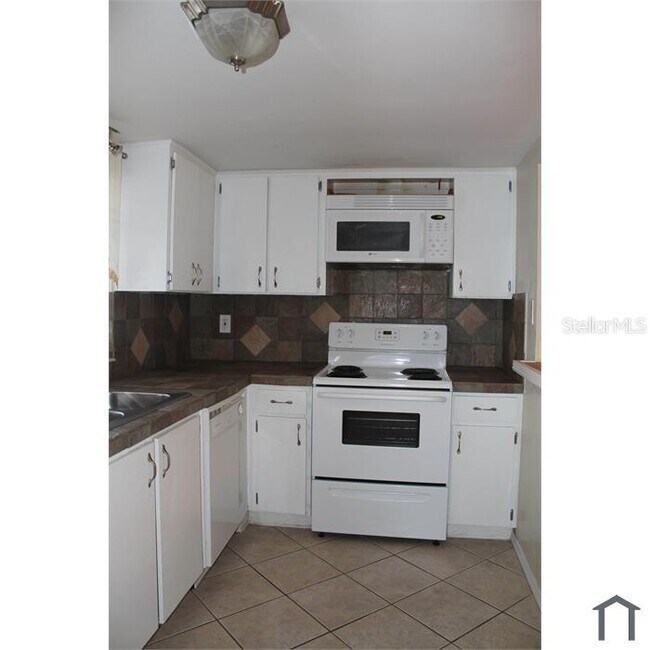 Building Photo - 8605 Champlain Ct