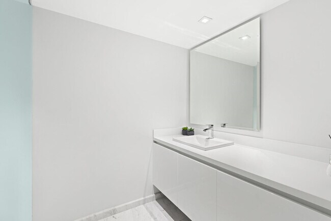 Building Photo - 701 N Fort Lauderdale Beach Blvd