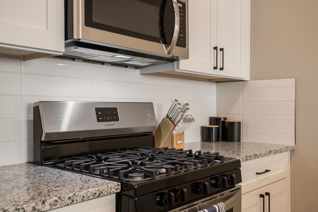 Building Photo - Newer Townhome in Downtown Albuquerque