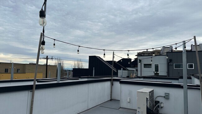 Building Photo - 1803 20th Ave