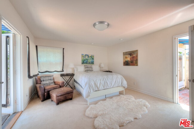 Building Photo - 8176 La Jolla Shores Dr