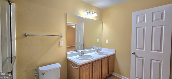 Building Photo - 11 Brookview Dr