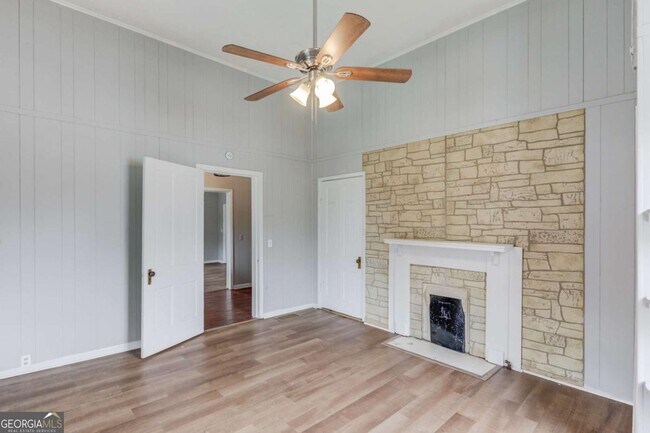 Building Photo - 227 Alcovy St