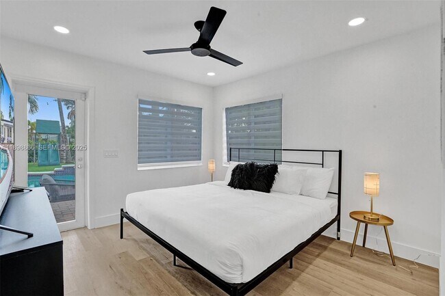 Building Photo - 725 Harrison St