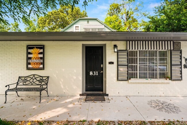 Building Photo - Charming One Bed One Bath In the Garden Di...