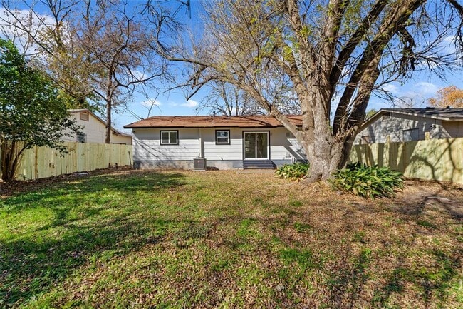 Building Photo - 9417 N Creek Dr