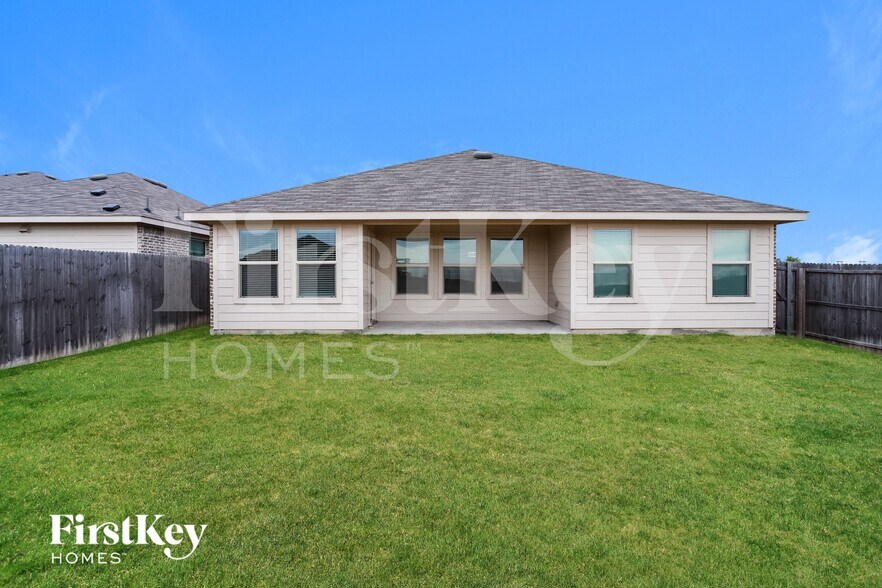 Building Photo - 301 Saguaro Dr