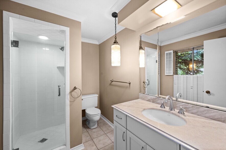 Master bathroom - 1480 E Millbrook Way
