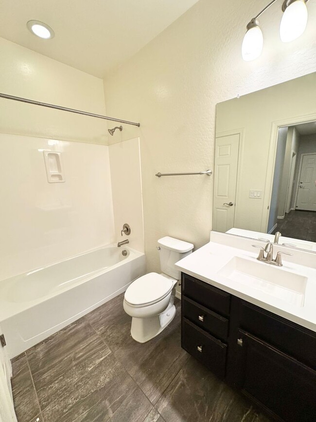 Building Photo - Beautiful 4 Bedroom Single Level Home Loca...