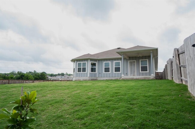 Building Photo - 11400 Comano Dr