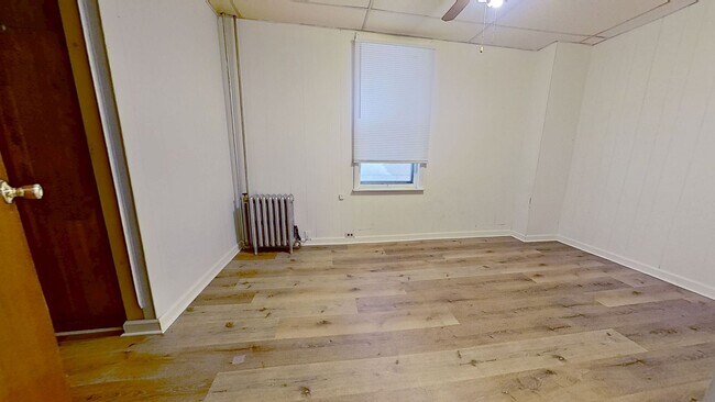 Building Photo - Spacious 3 Bedroom 2nd/3rd Floor Apartment in York City