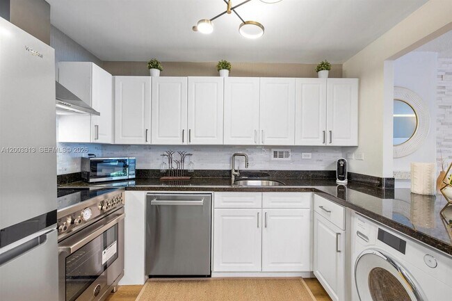 Building Photo - 2301 Collins Ave