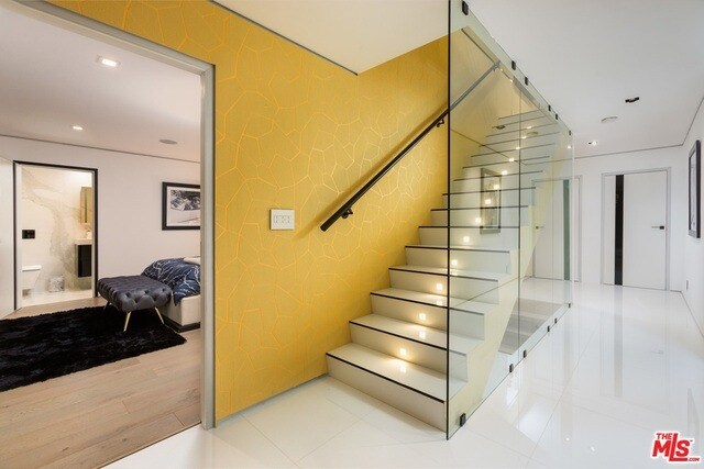 Building Photo - 1623 Viewmont Dr