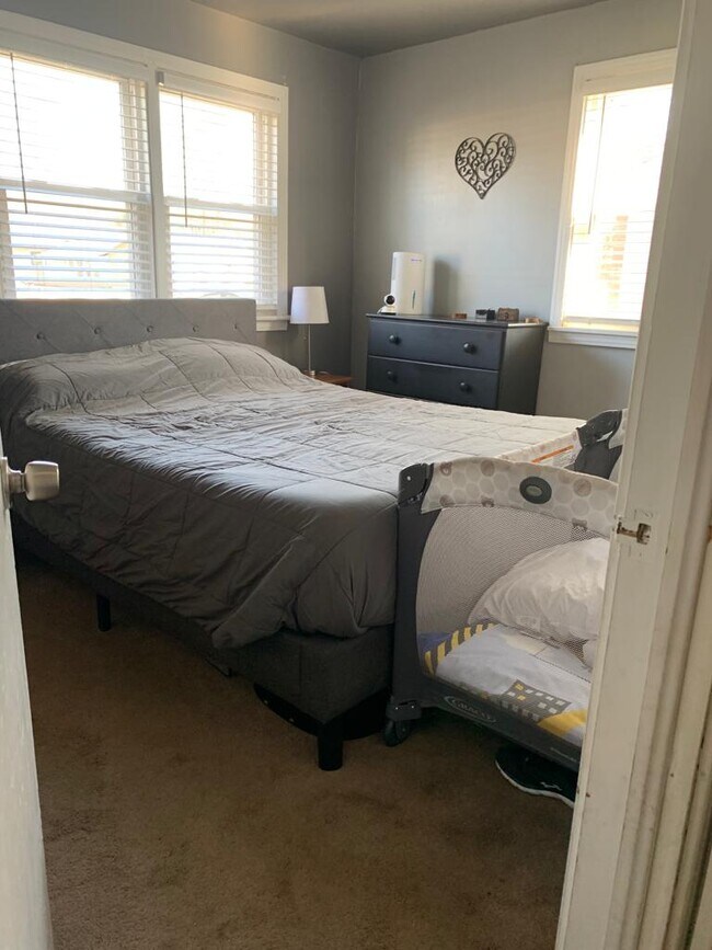 Building Photo - Pennsylvania Ave.