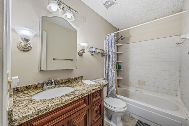 Building Photo - 9915 Villa Verde Dr