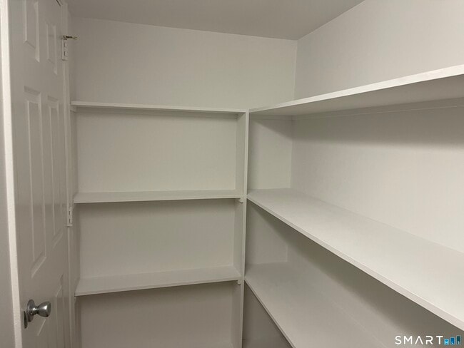 Building Photo - 80 Grassy Plain St