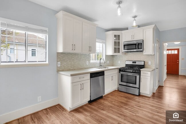 Building Photo - 1035 63rd St