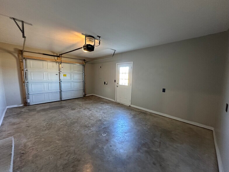 Building Photo - 4579 Academy Rd
