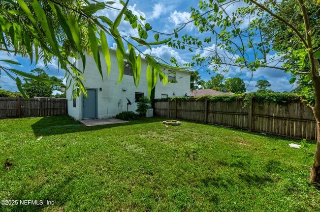 Building Photo - 890 Hibiscus St