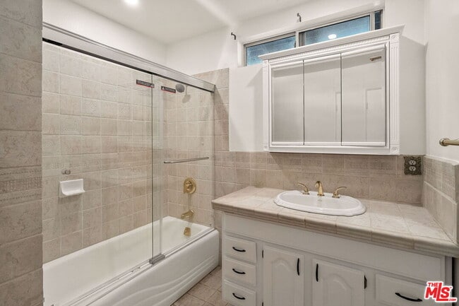 Building Photo - 15005 Killion St