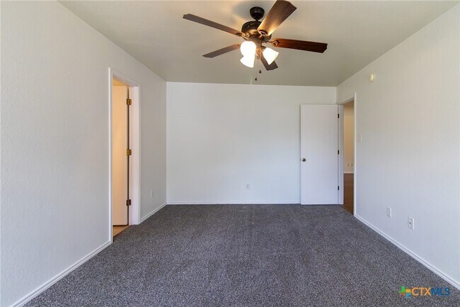 Building Photo - 4507 Aspen Dr