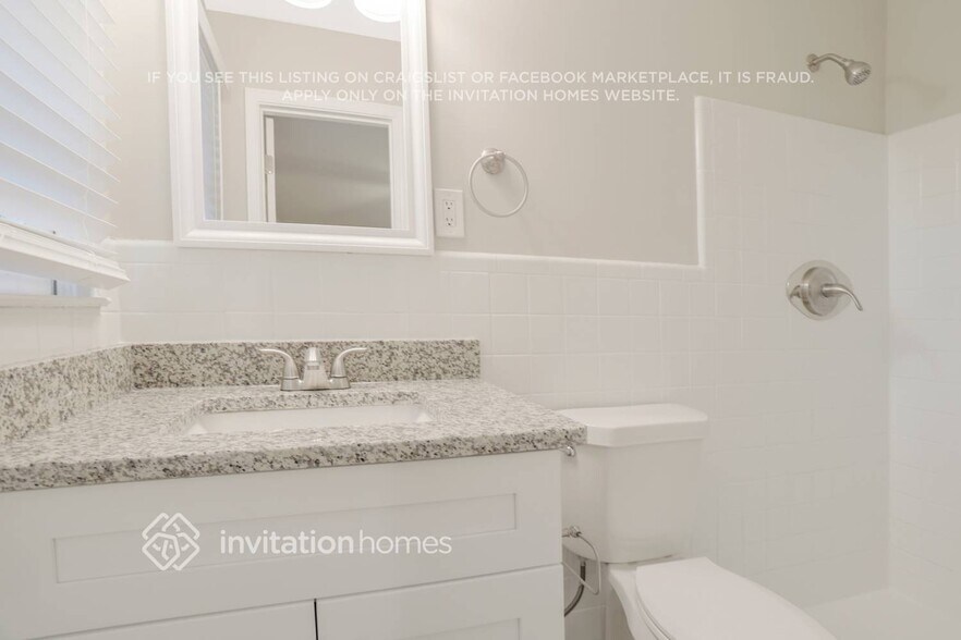Building Photo - 1801 Romans Dr