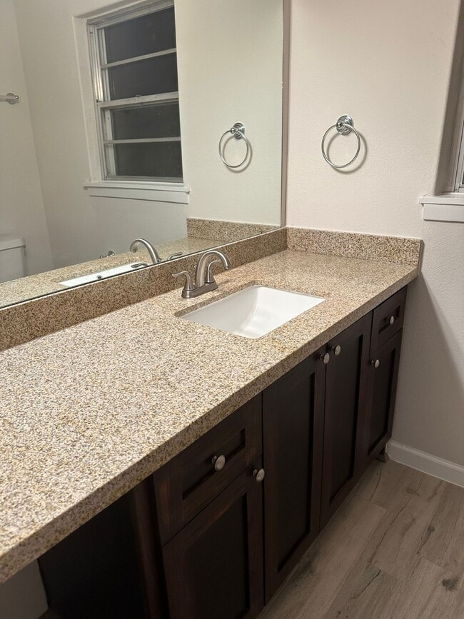 Building Photo - 119 Lakewood Dr