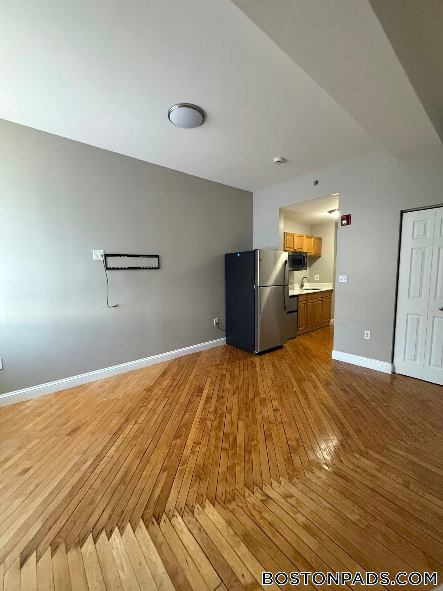 Building Photo - 312 Shirley St