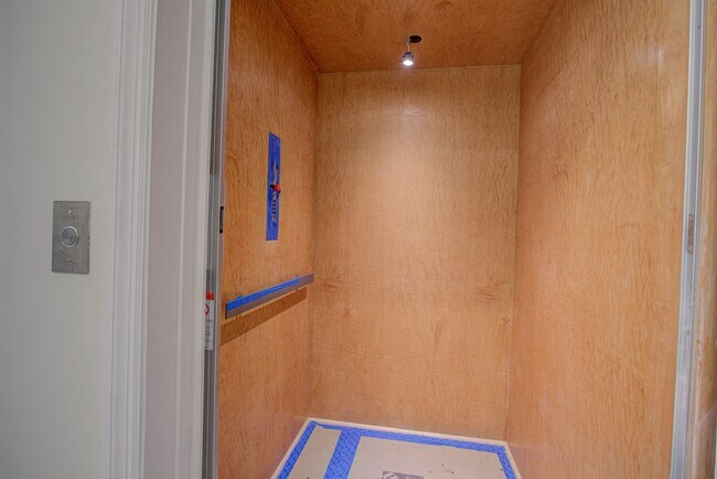 Building Photo - 253 Desoto Rd