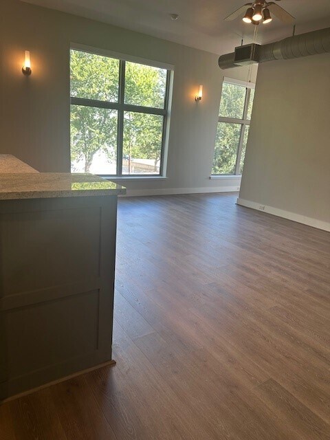 Building Photo - 1460 W Oleander St
