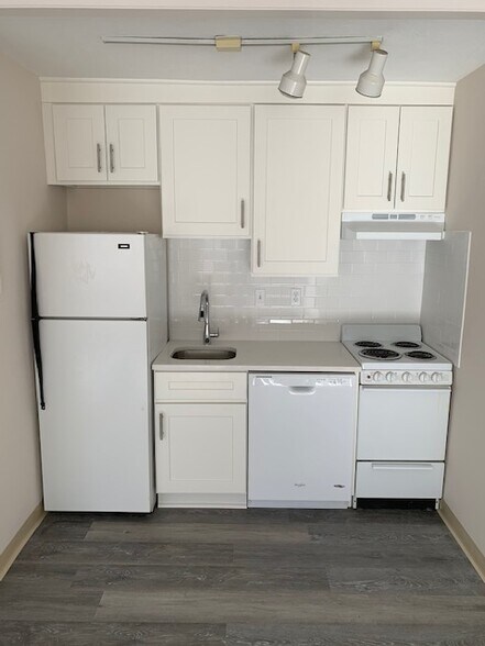 Building Photo - 10 Hammond Pond Pky