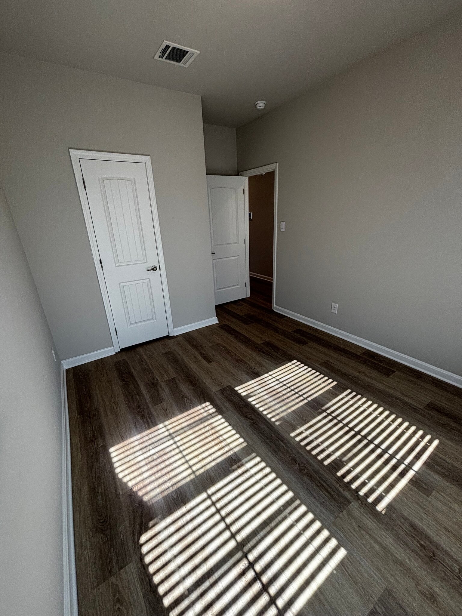 Building Photo - 5968 Pier Park Ave