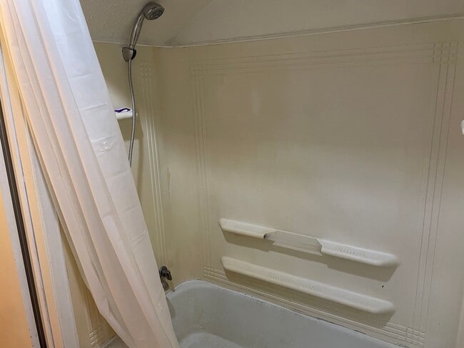 Building Photo - 616 S Washington St