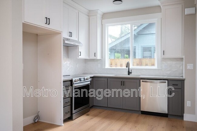 Building Photo - 3184 SE 62nd Ave