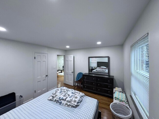 Building Photo - 2126 Harwitch Rd