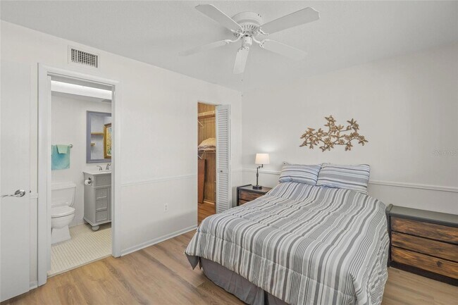 Building Photo - 708 S Tamiami Trl