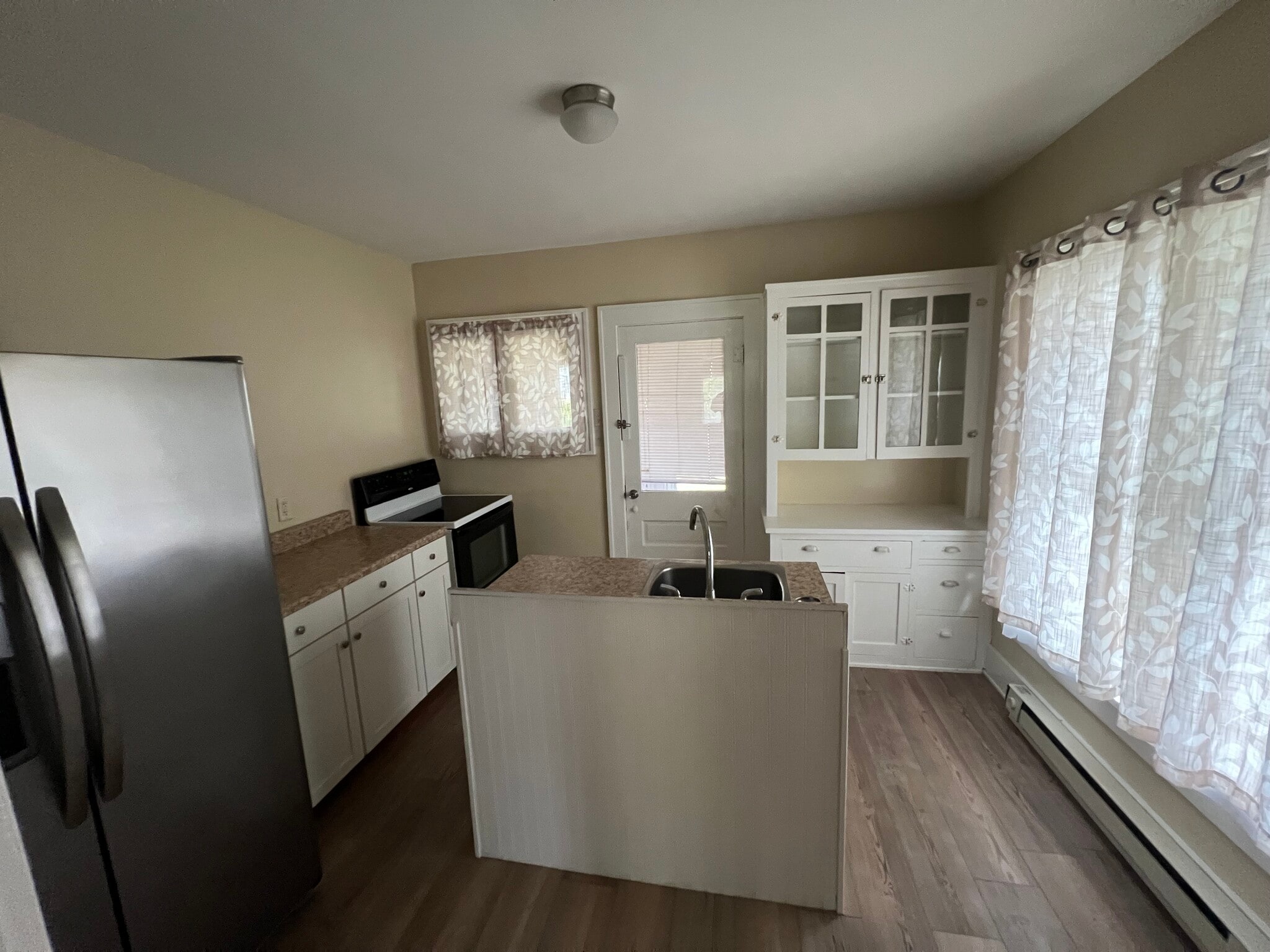 Kitchen - 24 Sunnyside Dr