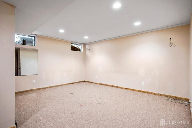 Building Photo - 11 Windsong Cir