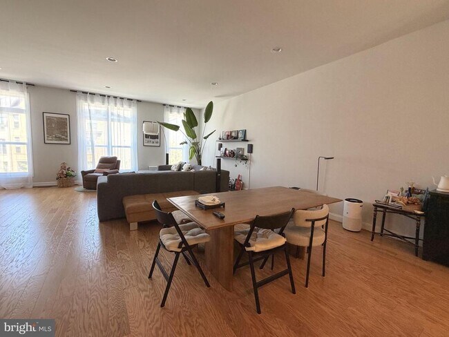 Building Photo - 12305 W Oaks Dr