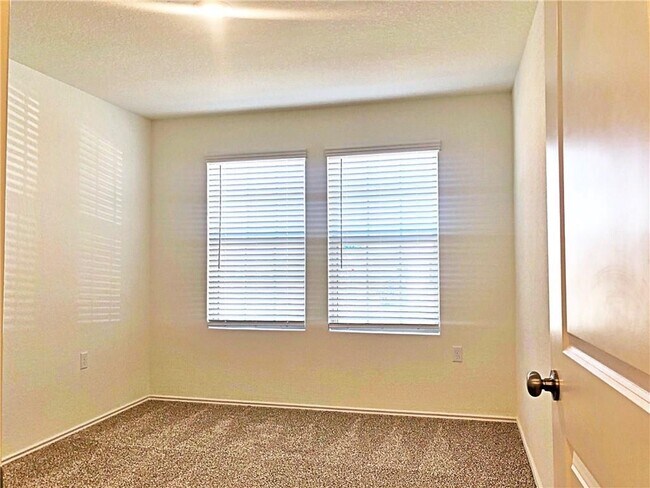 Building Photo - 11824 Eragon Dr