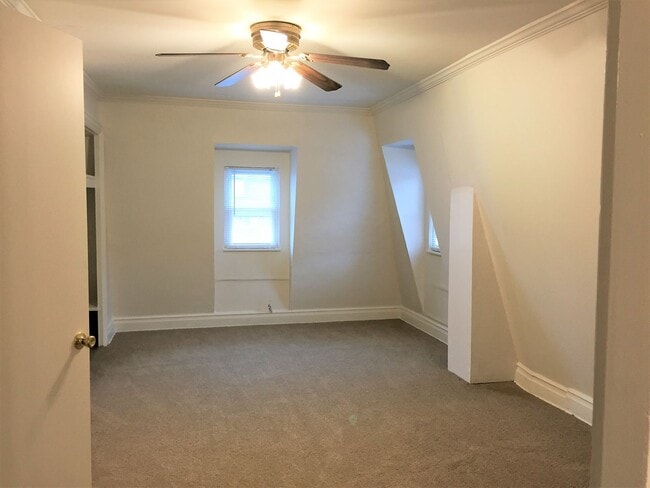 Building Photo - Mt. Washington house, 3 bedroom 2 1/2 bath house with great kitchen, yard, laundry June 1st