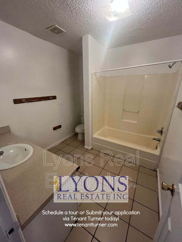 Building Photo - 1100 S Gordon Ave