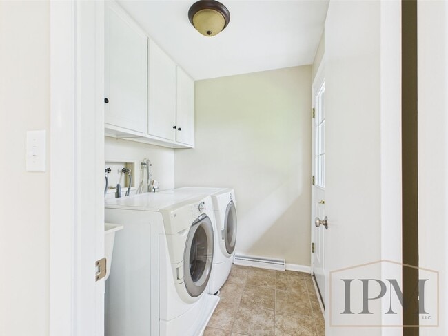 Building Photo - Fabulous 4 bedroom! York Suburban school d...